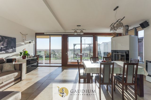 dom wolnostojący, 15 pokoi Rewa. Zdjęcie 4