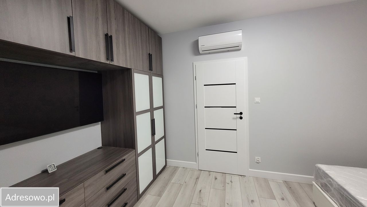 dom szeregowy, 5 pokoi Święta Katarzyna, ul. Cicha. Zdjęcie 19