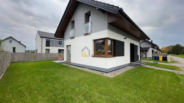 dom wolnostojący, 5 pokoi Kłaj. Zdjęcie 2