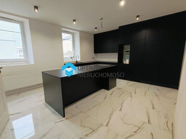 Mieszkanie 3-pokojowe Jelenia Góra. Zdjęcie 3