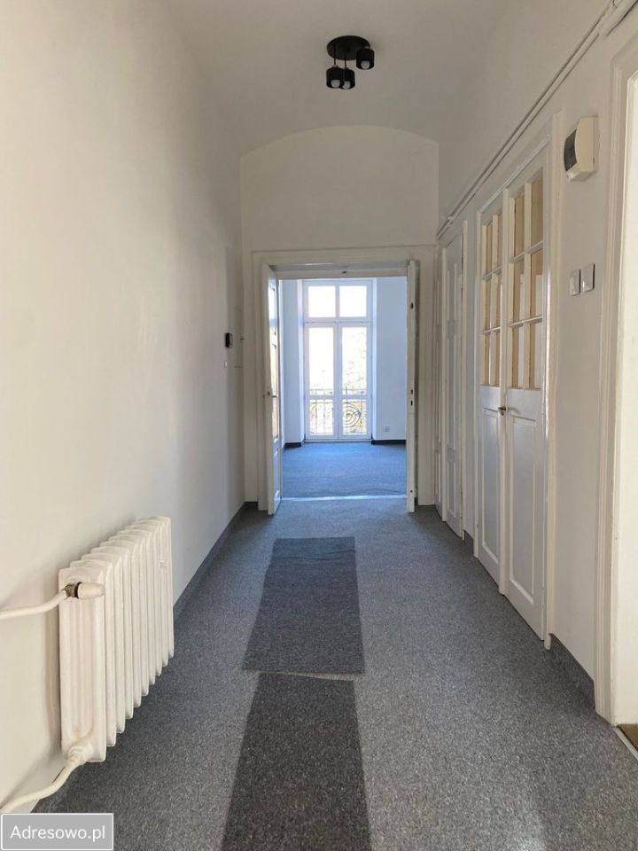 Lokal Myślenice, rynek Rynek. Zdjęcie 3