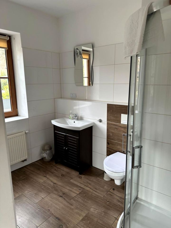 dom wolnostojący, 13 pokoi Szklarska Poręba, ul. 1 Maja. Zdjęcie 17