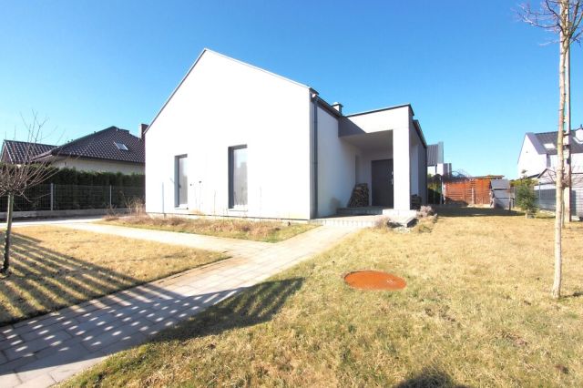 dom wolnostojący, 4 pokoje Łochowice. Zdjęcie 1