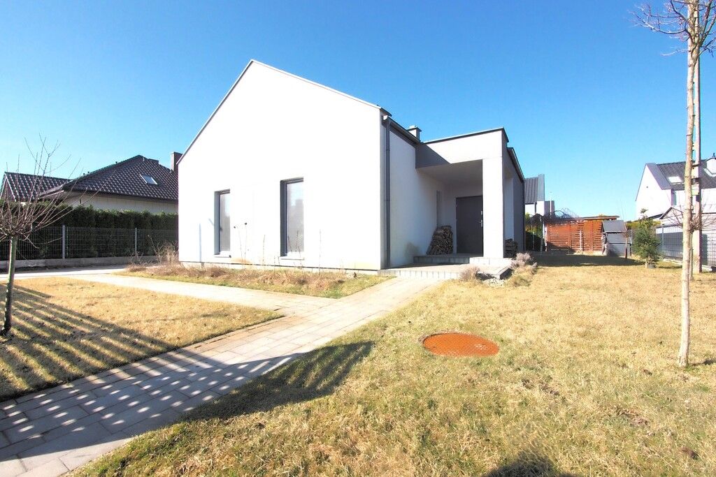 dom wolnostojący, 4 pokoje Łochowice. Zdjęcie 1