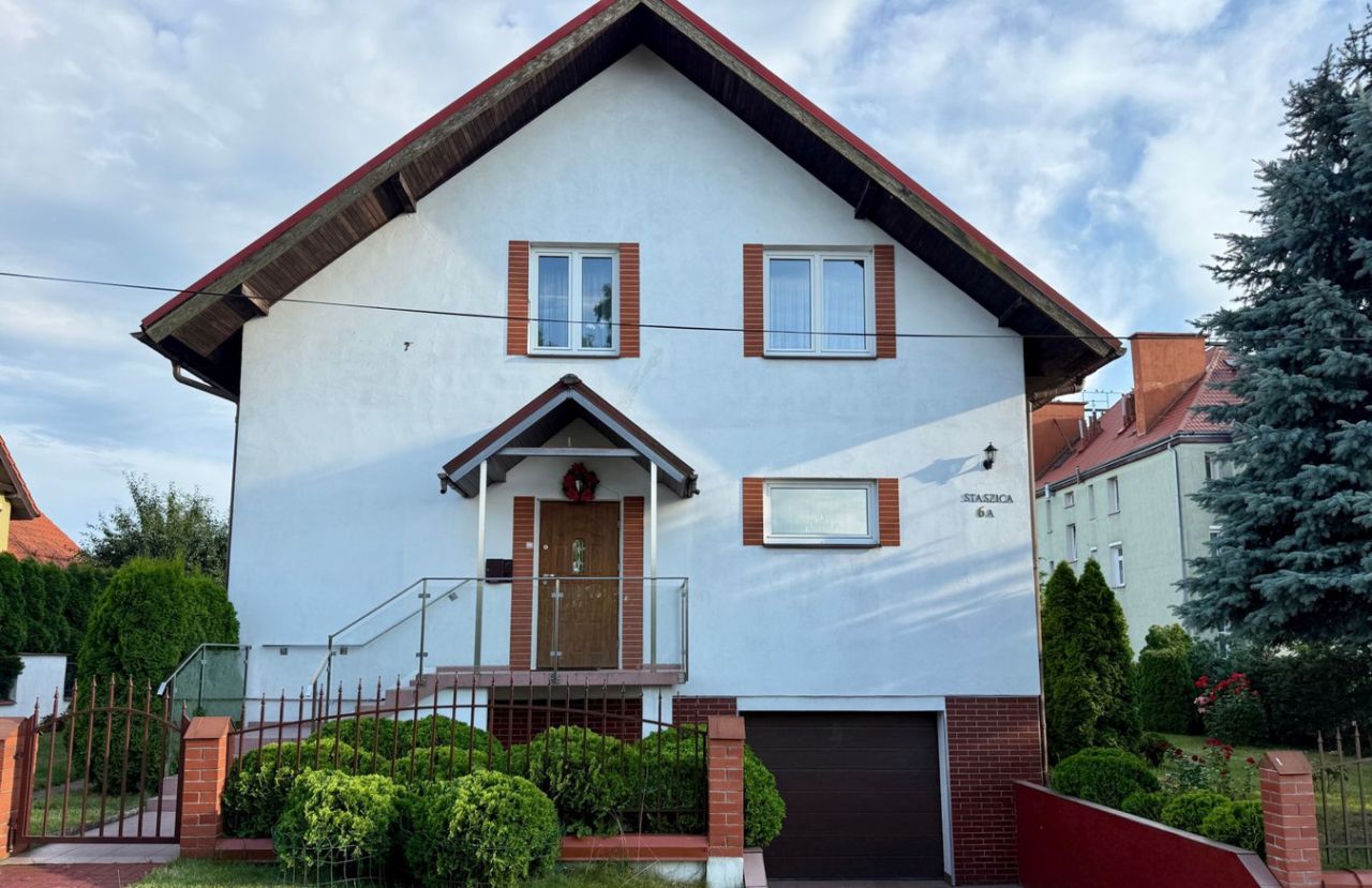 dom wolnostojący, 5 pokoi Giżycko, ul. Staszica. Zdjęcie 2