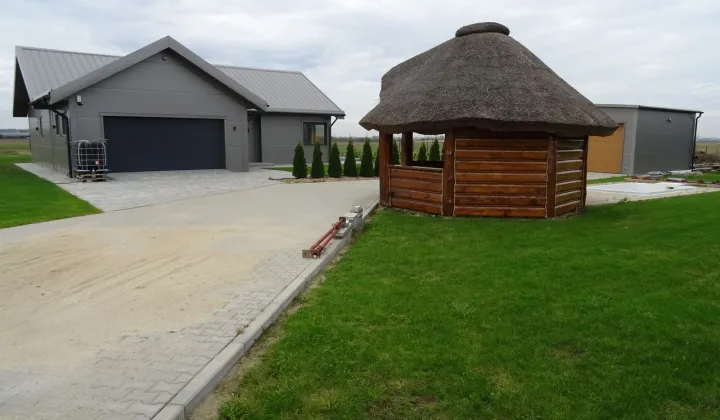 dom wolnostojący, 3 pokoje Łubianka, ul. bp. A. Szelążka