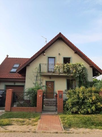 dom wolnostojący, 6 pokoi Niemcz, ul. Łyżwiarzy. Zdjęcie 1