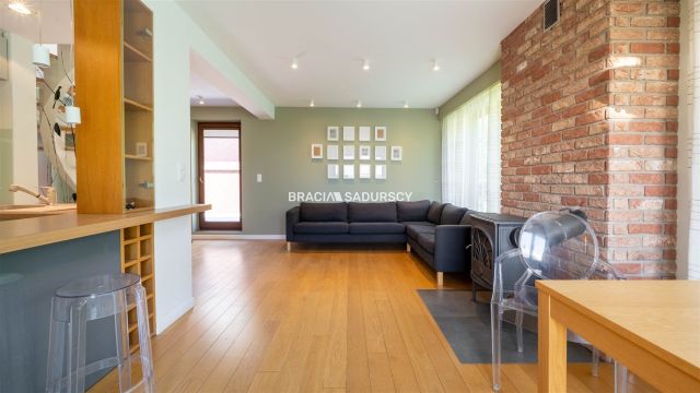 Mieszkanie 4-pokojowe Brzyczyna. Zdjęcie 5