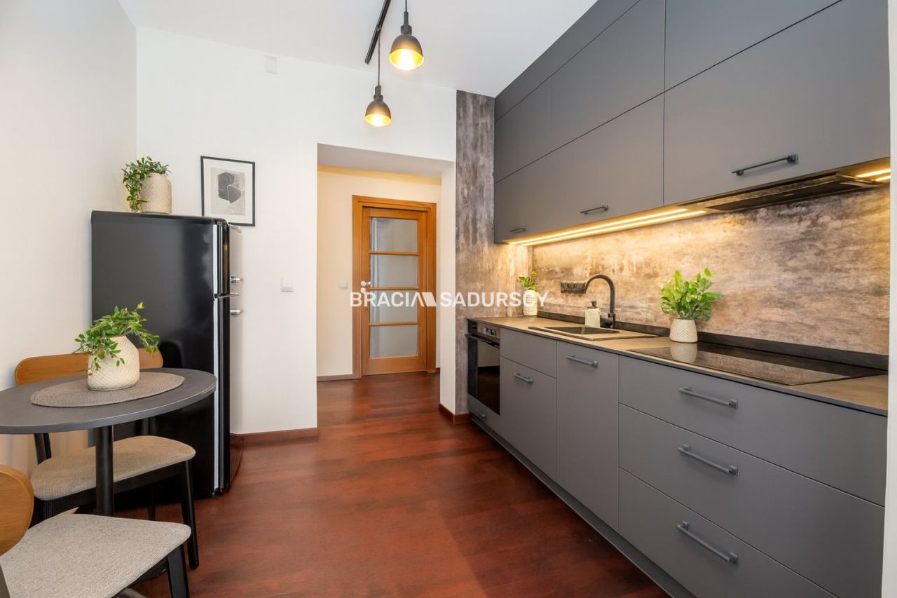 Mieszkanie 3-pokojowe Kraków Stare Miasto, ul. Krowoderska. Zdjęcie 2