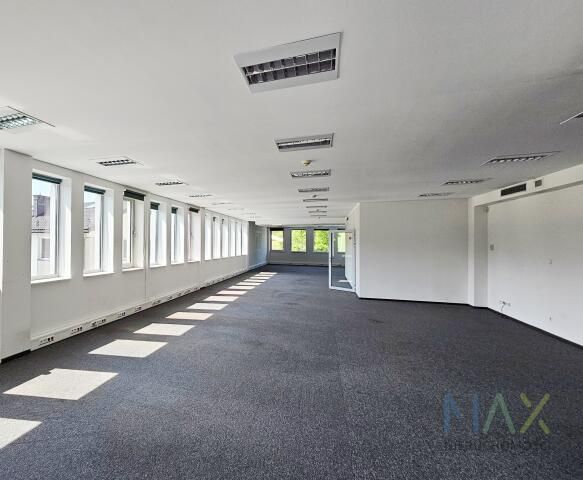 Biuro Kraków Płaszów, ul. gen. Henryka Kamieńskiego. Zdjęcie 1