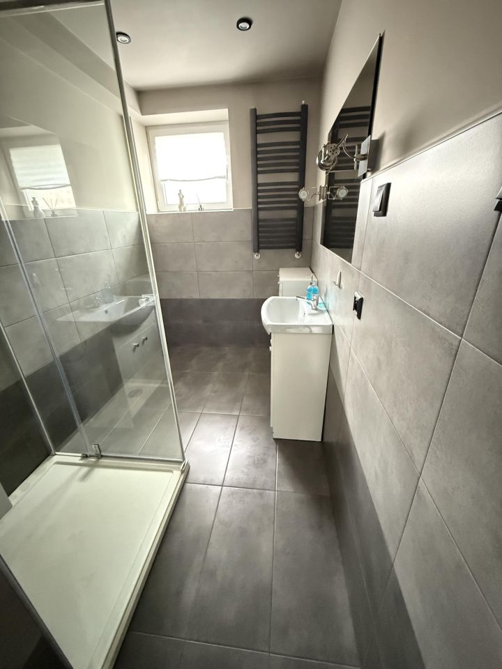 dom wolnostojący, 4 pokoje Jelenia Góra Czarne, ul. Podleśna. Zdjęcie 3