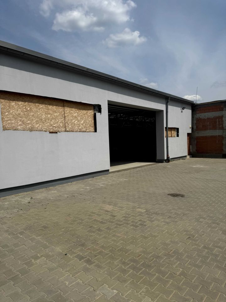 Hala/magazyn Słupia pod Bralinem. Zdjęcie 6