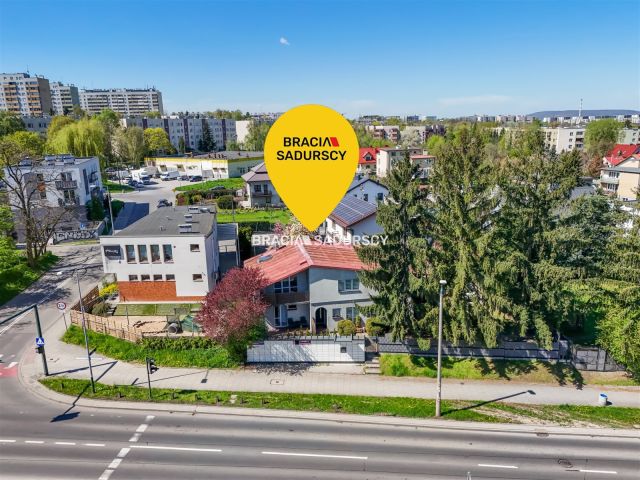 dom wolnostojący, 11 pokoi Kraków Podgórze Duchackie, ul. Nowosądecka. Zdjęcie 2