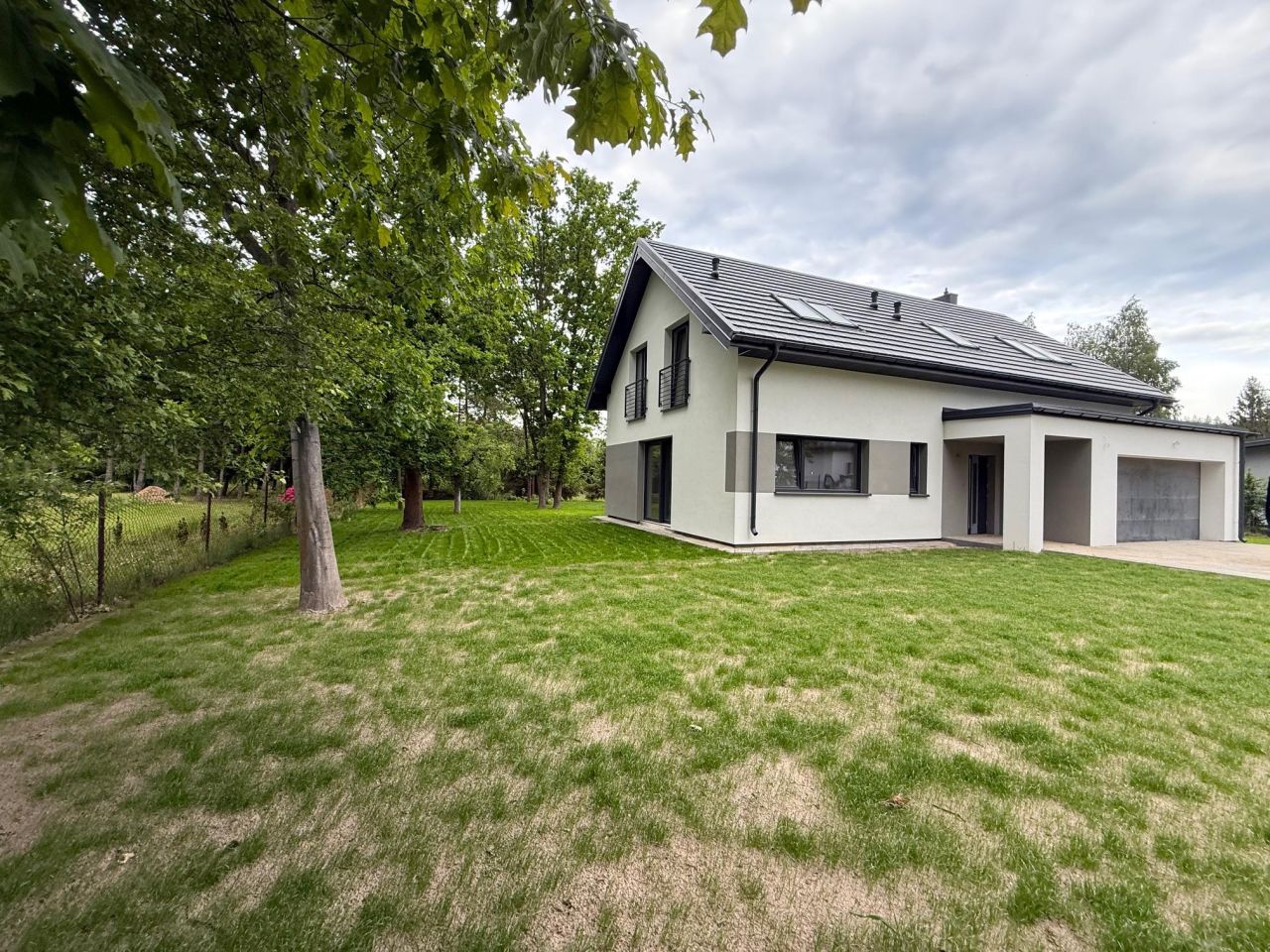 dom wolnostojący, 5 pokoi Złotokłos, ul. 3 Maja. Zdjęcie 2