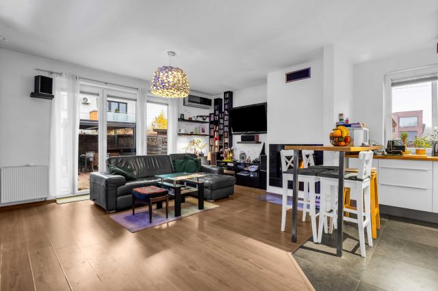 Mieszkanie 4-pokojowe Marki. Zdjęcie 1