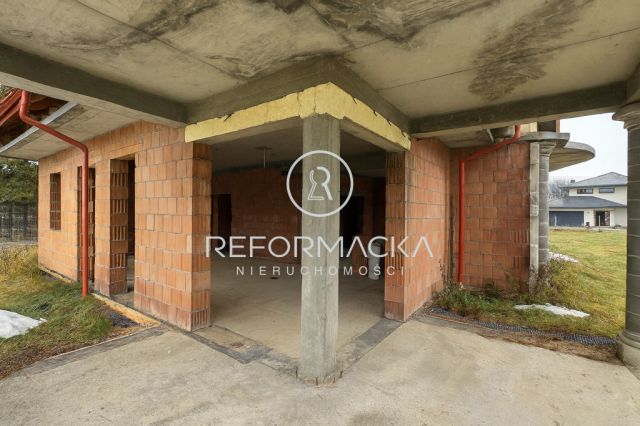 dom wolnostojący, 6 pokoi Strażów. Zdjęcie 2