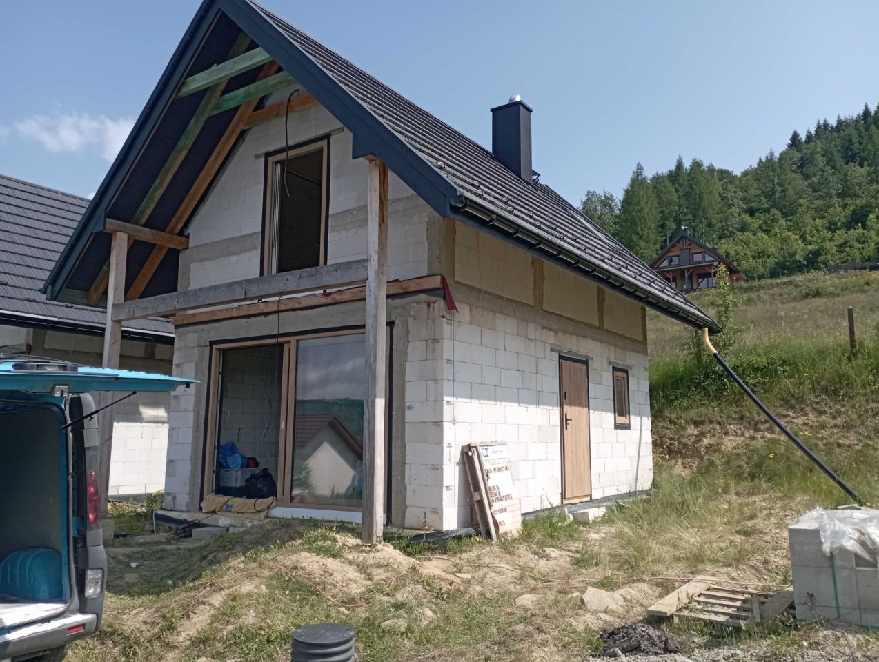 Dom – Zawóz, powiat leski