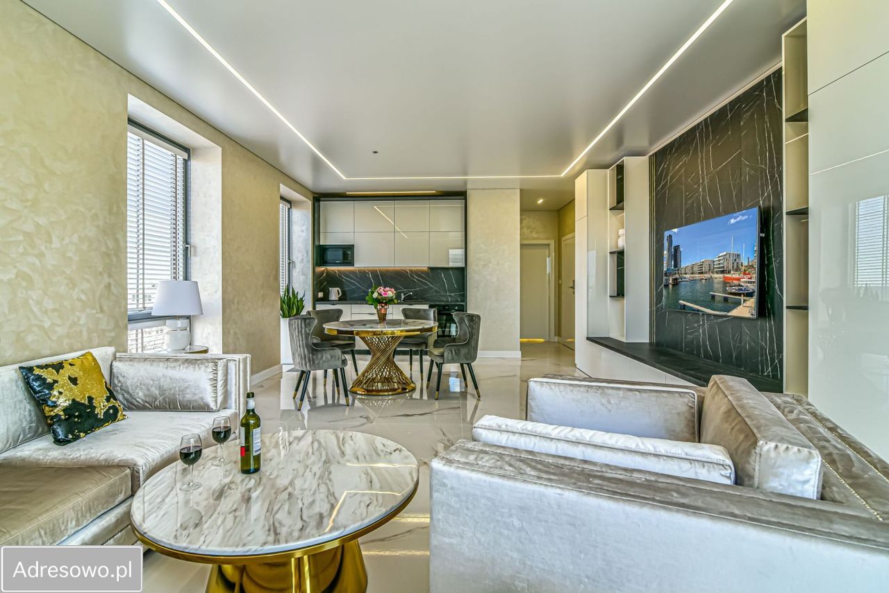 Mieszkanie 3-pokojowe Gdynia Śródmieście, ul. Arkadiusza Rybickiego. Zdjęcie 2