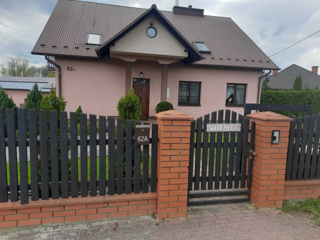 dom wolnostojący, 7 pokoi Huta Komorowska. Zdjęcie 1