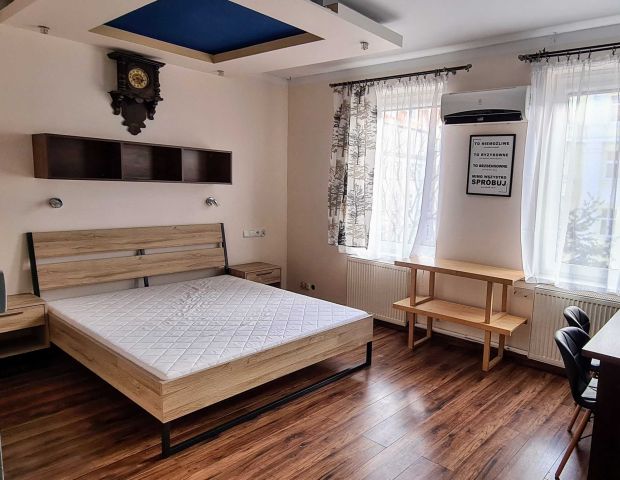 Mieszkanie 3-pokojowe Wrocław Śródmieście. Zdjęcie 1