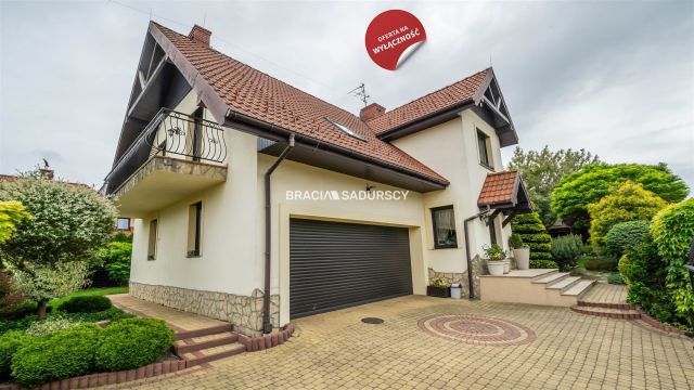 dom wolnostojący, 6 pokoi Bibice, ul. Kwiaty Polne. Zdjęcie 1