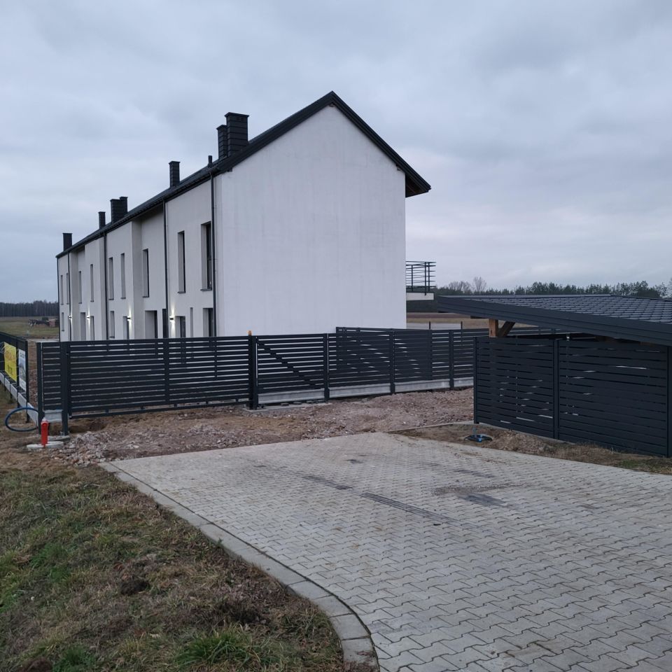 dom szeregowy, 5 pokoi Warszawice. Zdjęcie 2