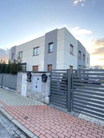 dom wolnostojący Rawicz Sarnowa, ul. Stefana Żeromskiego. Zdjęcie 1