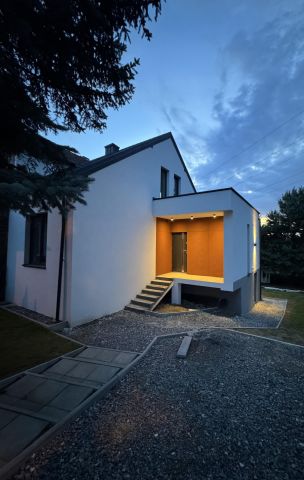 bliźniak, 4 pokoje Kraków Bieżanów, ul. Pod Pomnikiem. Zdjęcie 1