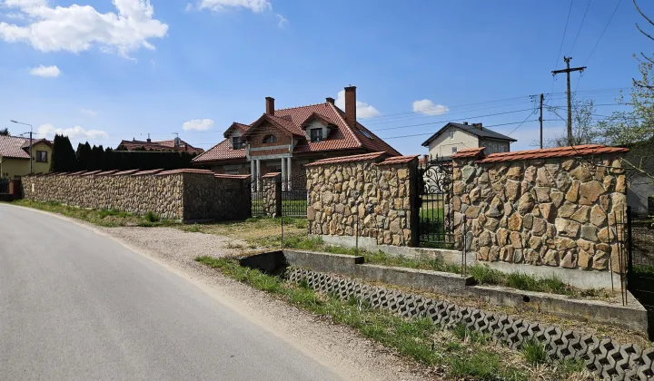 dom wolnostojący, 8 pokoi Busko-Zdrój Łagiewniki, Błonie