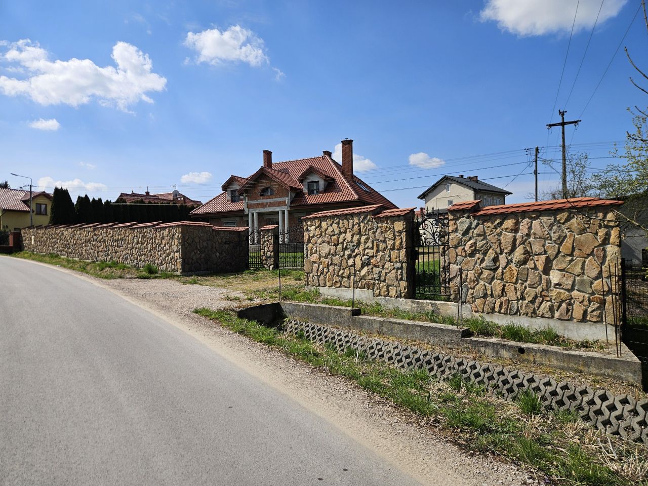 dom wolnostojący, 8 pokoi Busko-Zdrój Łagiewniki. Zdjęcie 1