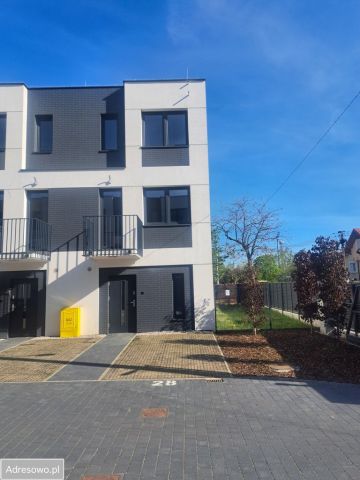 dom szeregowy, 4 pokoje Nowy Dwór Mazowiecki Centrum, ul. Marii Curie-Skłodowskiej. Zdjęcie 1