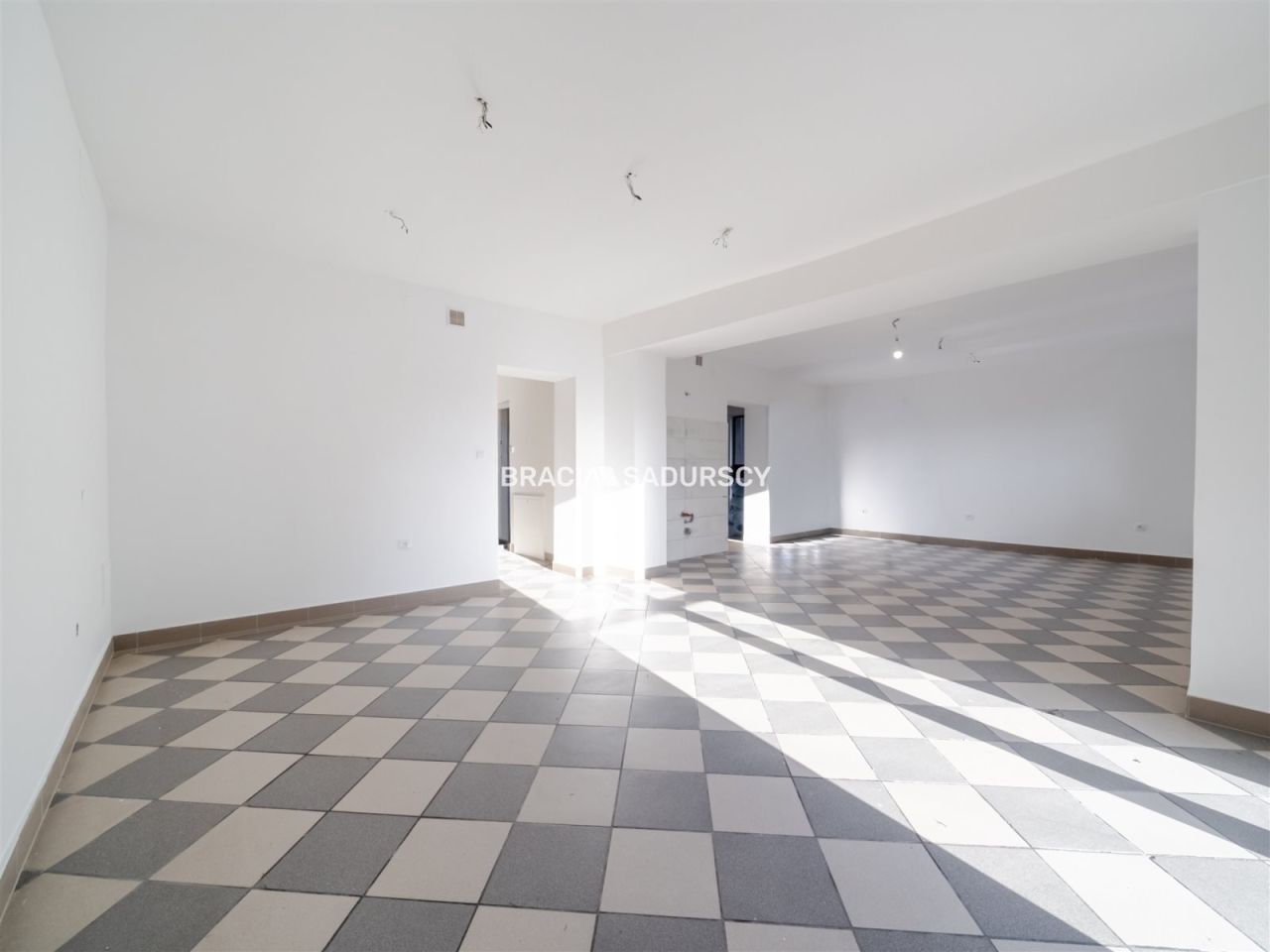 dom wolnostojący, 7 pokoi Mników. Zdjęcie 38