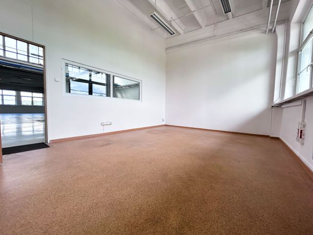 Hala/magazyn Pabianice, ul. gen. Stefana "Grota" Roweckiego. Zdjęcie 4