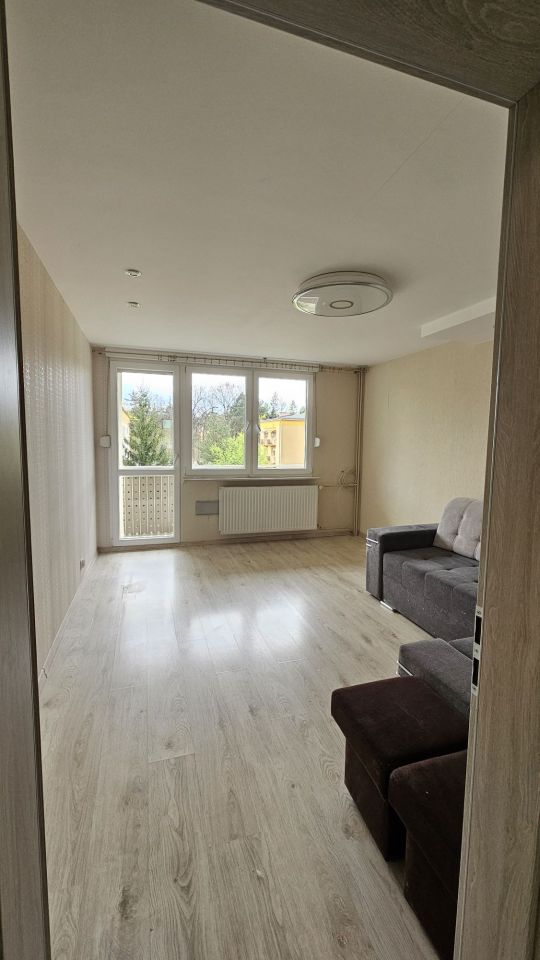 Mieszkanie 3-pokojowe Żary. Zdjęcie 2