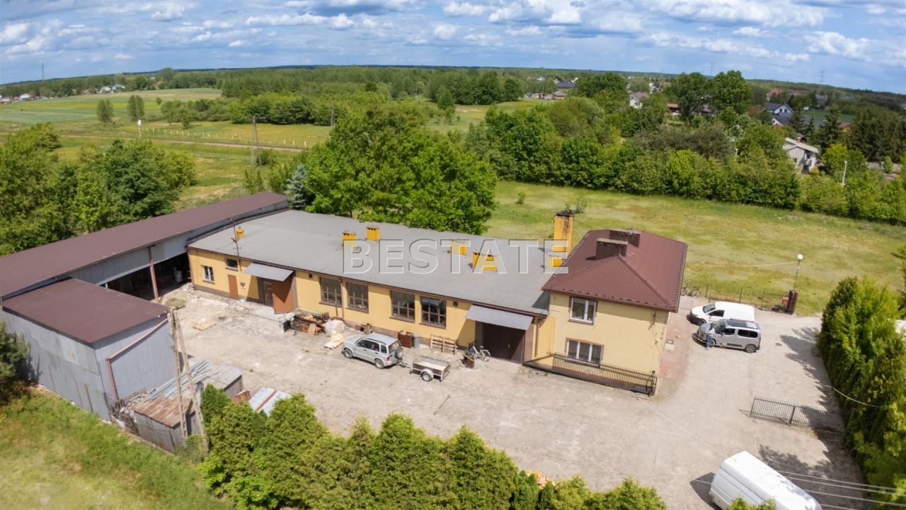 Hala/magazyn Pustków. Zdjęcie 2