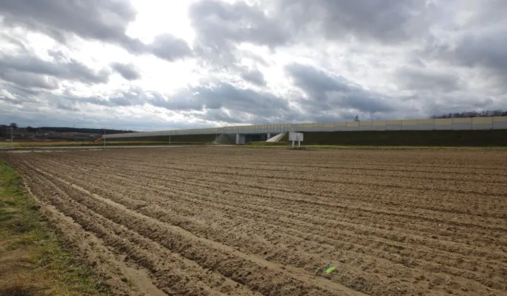 Działka inwestycyjna Kaźmierzów