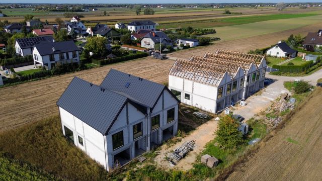 bliźniak, 4 pokoje Umiastów, ul. Leszczynowa. Zdjęcie 1