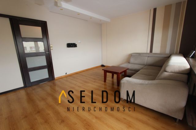 Mieszkanie 3-pokojowe Turek, os. Wyzwolenia. Zdjęcie 1