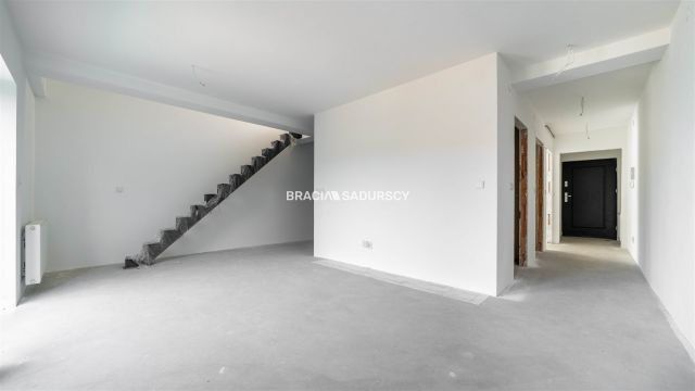 Mieszkanie 4-pokojowe Kraków Swoszowice, ul. Leona Petrażyckiego. Zdjęcie 2