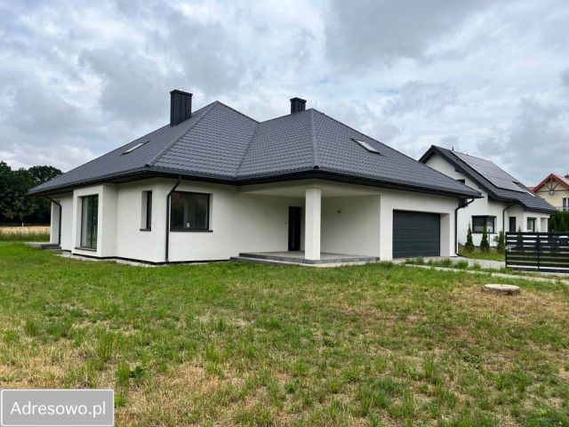 dom wolnostojący, 4 pokoje Krężnica Jara. Zdjęcie 1