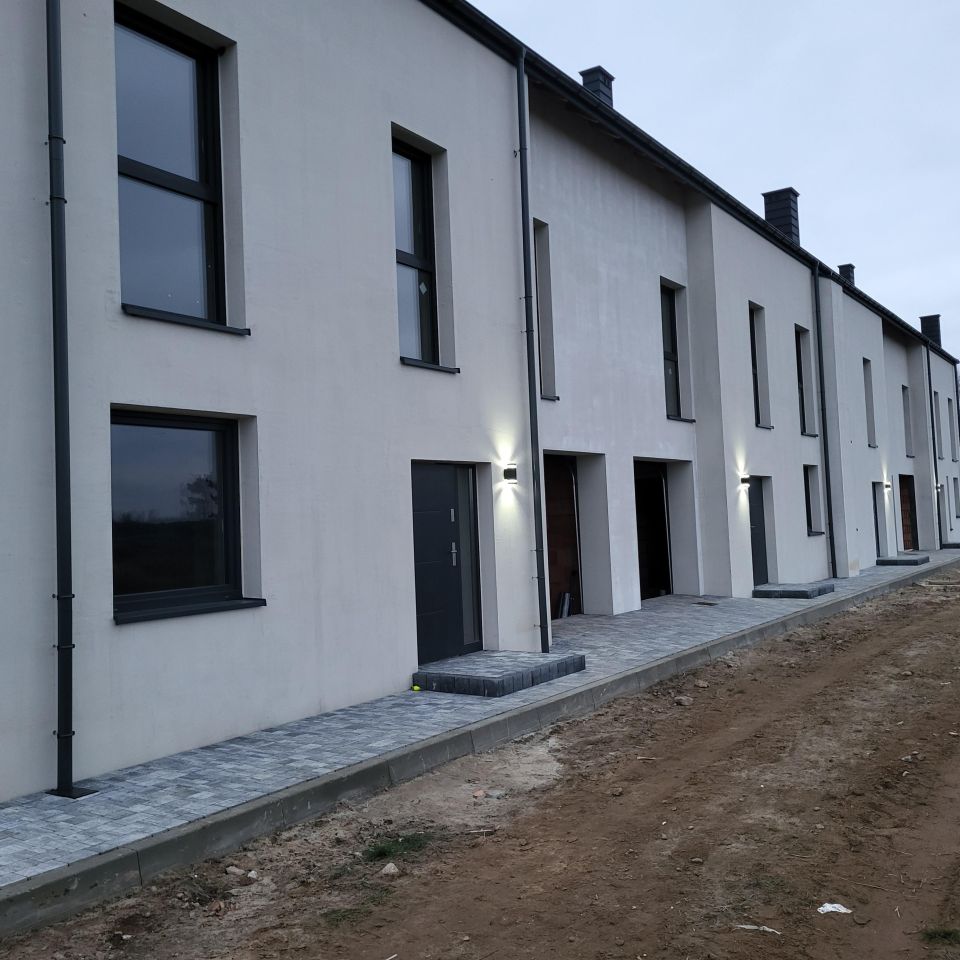 dom szeregowy, 5 pokoi Warszawice. Zdjęcie 2