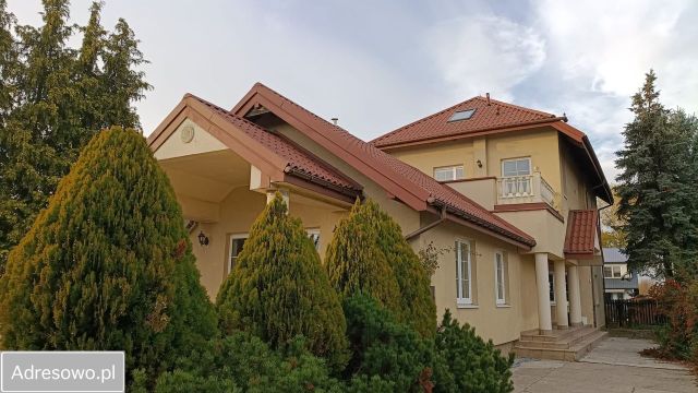 dom wolnostojący, 3 pokoje Piaseczno Centrum, ul. Syrenki. Zdjęcie 1