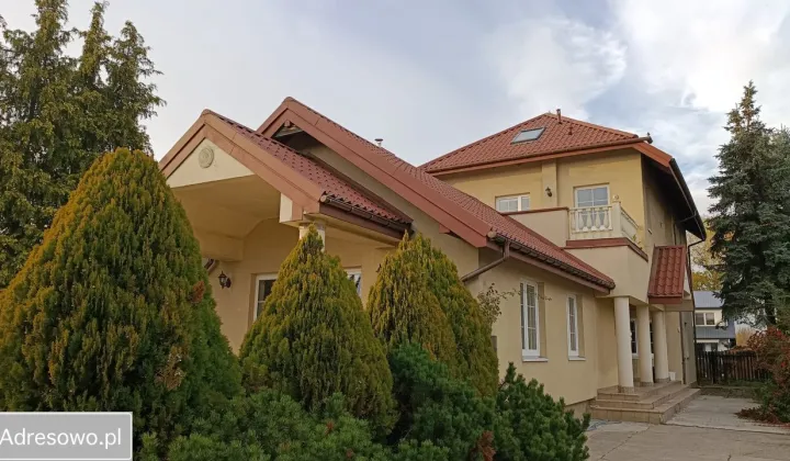 dom wolnostojący, 3 pokoje Piaseczno Centrum, ul. Syrenki