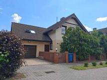 dom wolnostojący, 5 pokoi Kiełczów, ul. Akacjowa