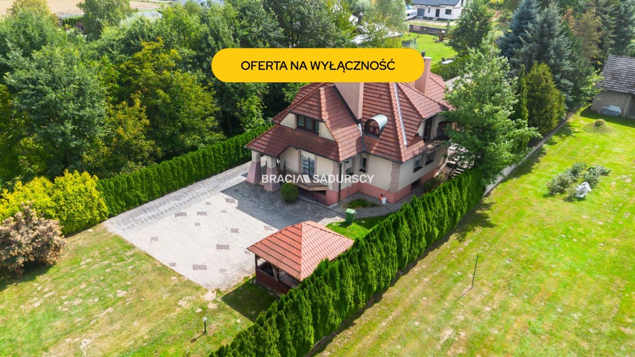 dom wolnostojący, 8 pokoi Jadowniki, ul. Sportowa. Zdjęcie 1