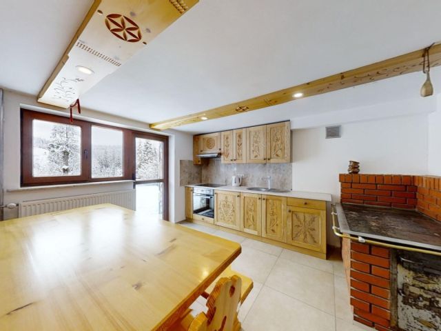 dom wolnostojący, 9 pokoi Małe Ciche. Zdjęcie 2