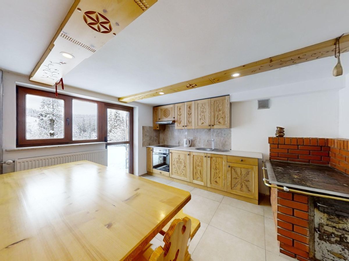 dom wolnostojący, 9 pokoi Małe Ciche. Zdjęcie 2