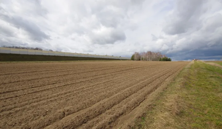 Działka inwestycyjna Kaźmierzów