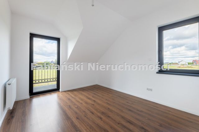 bliźniak, 5 pokoi Jasin. Zdjęcie 15