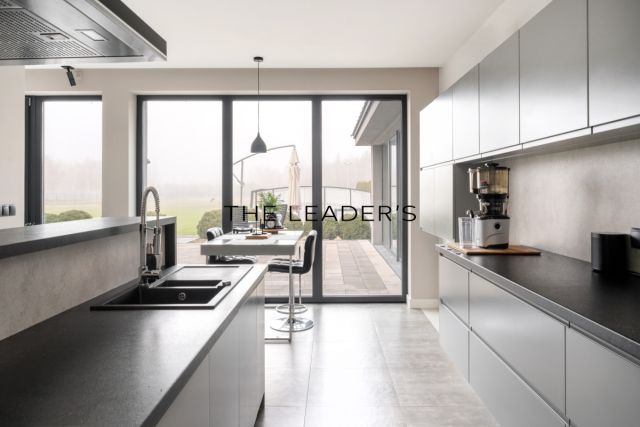 dom wolnostojący, 8 pokoi Kampinos. Zdjęcie 8